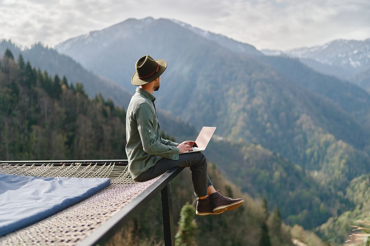 Digital nomad : définition et top 5 des métiers pour travailler à distance